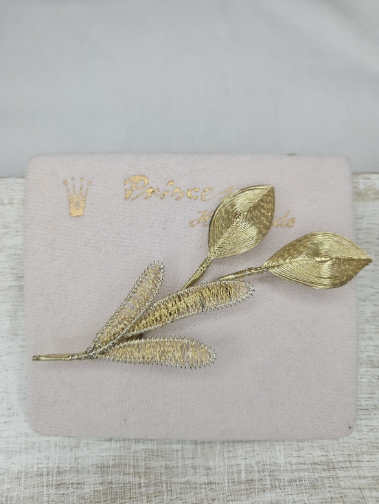 Vintage Jewelry - Vintage 70s Handcrafted Gold Tone Leaf Flower Brooch Princess Jewelry NOS NIP